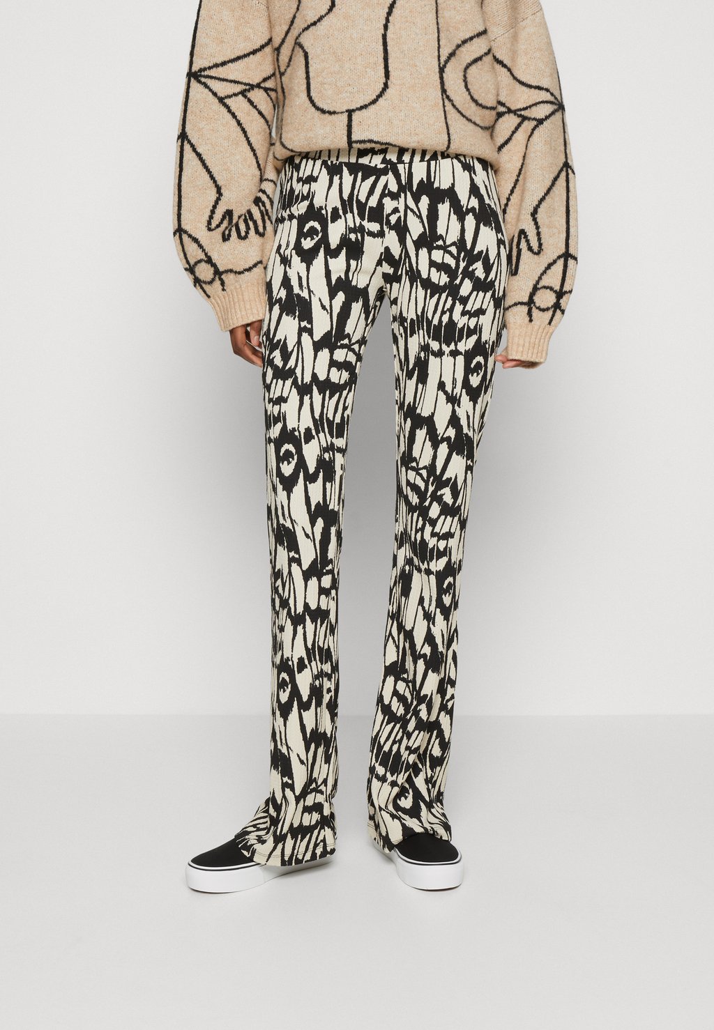 

Брюки ONLY, черный Onlgrid Lua Flared Pant, черный