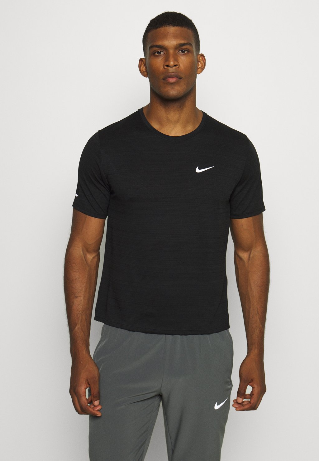

Спортивная футболка MILER Nike, цвет black/silver