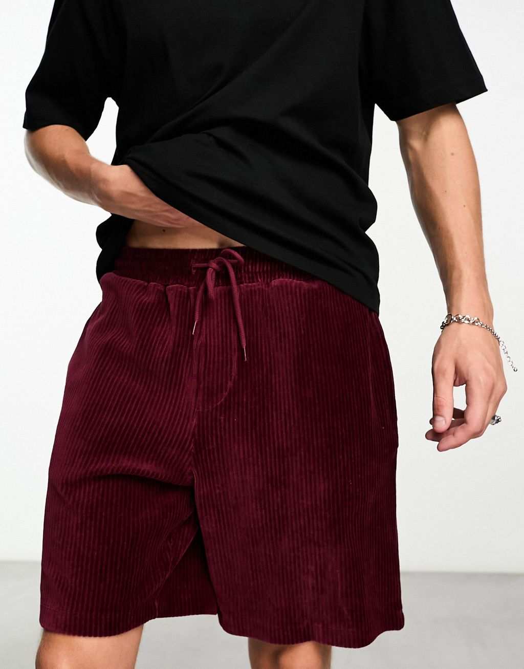 

Бордовые велюровые шорты в рубчик ASOS DESIGN