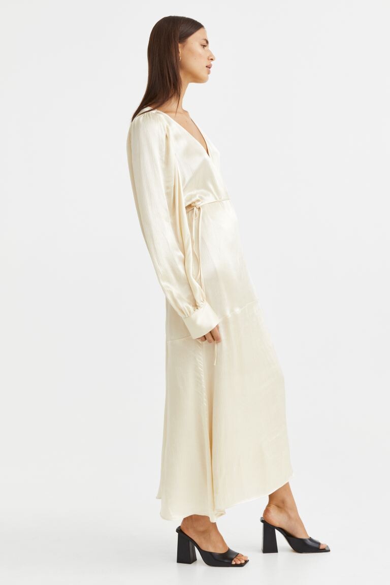 

Объемное платье с запахом H&M, сливочный