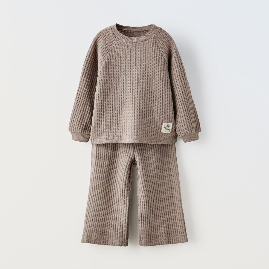 

Комплект лонгслив и брюки Zara Waffle-knit, 2 предмета, коричневый