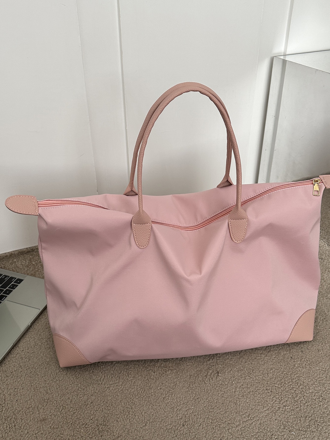 Минималистичная большая вместительная сумка, розовый новинка 2022 трендовая стильная зимняя нейлоновая сумка пуховик ручной работы женская вместительная портативная сумка на одно плечо с перь