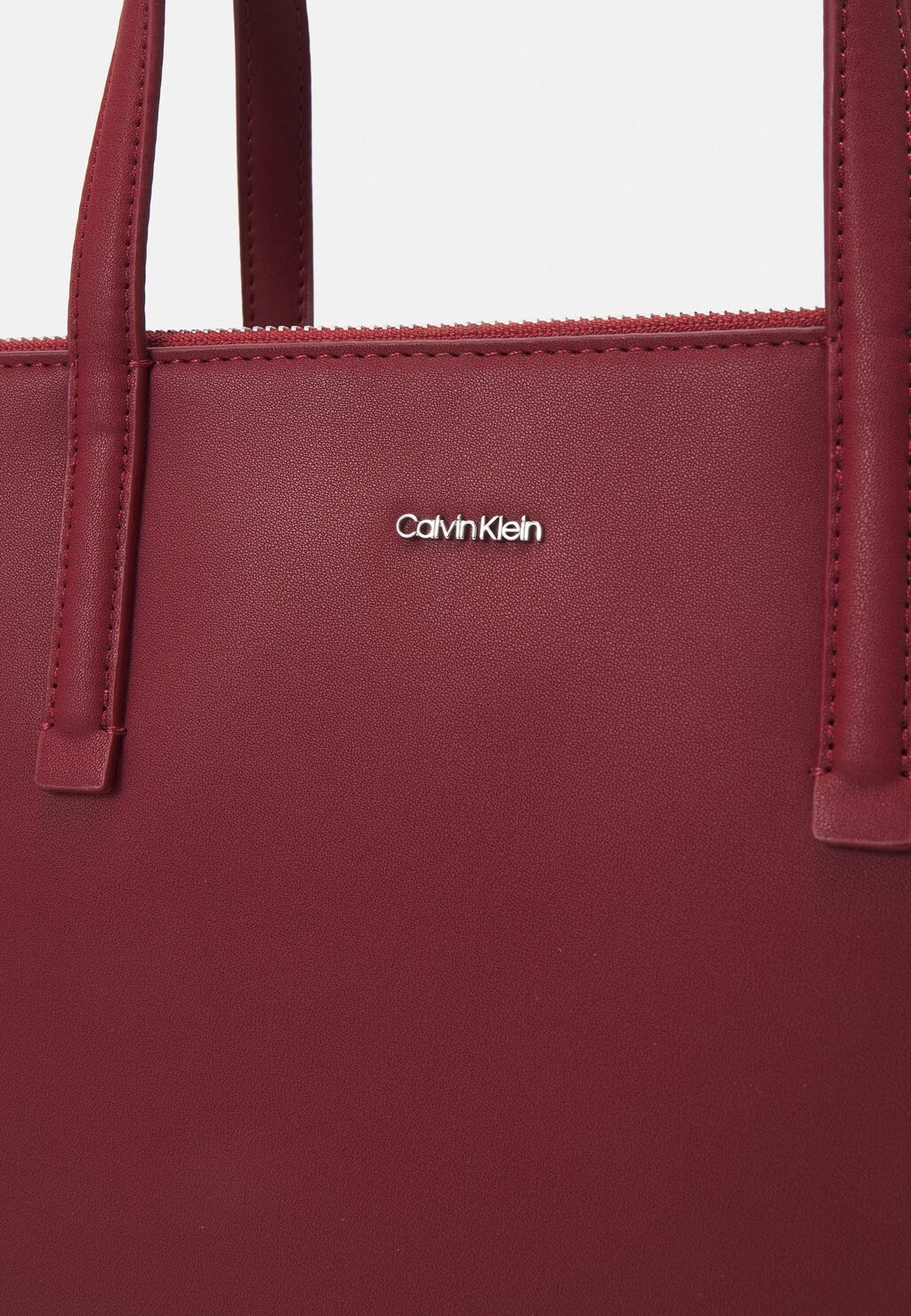 

Сумочка Must Medium Tote Calvin Klein, байкерская красная