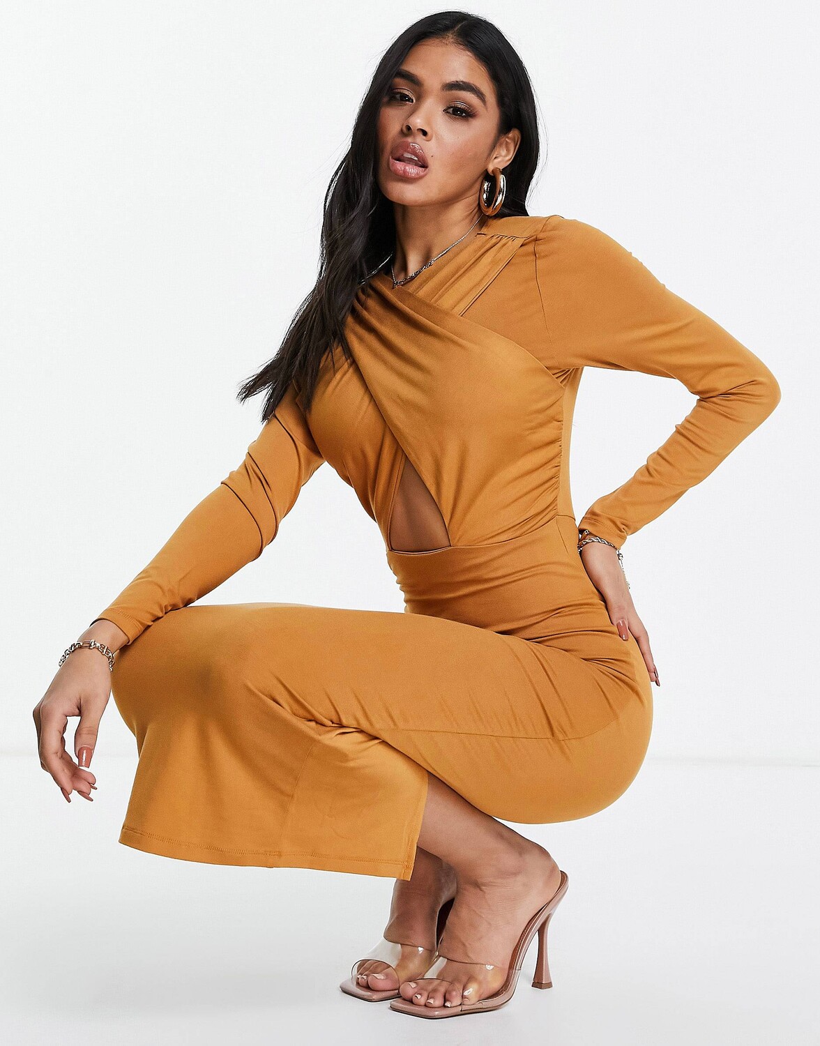 

Светло-коричневое платье миди с длинными рукавами и лямкой на шее ASOS DESIGN