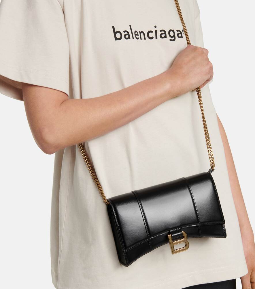 Balenciaga hourglass. Сумка Баленсиага с цепочкой. Цепочка Balenciaga. Сумка Баленсиага с цепью. Цепочка Баленсиага застежка.