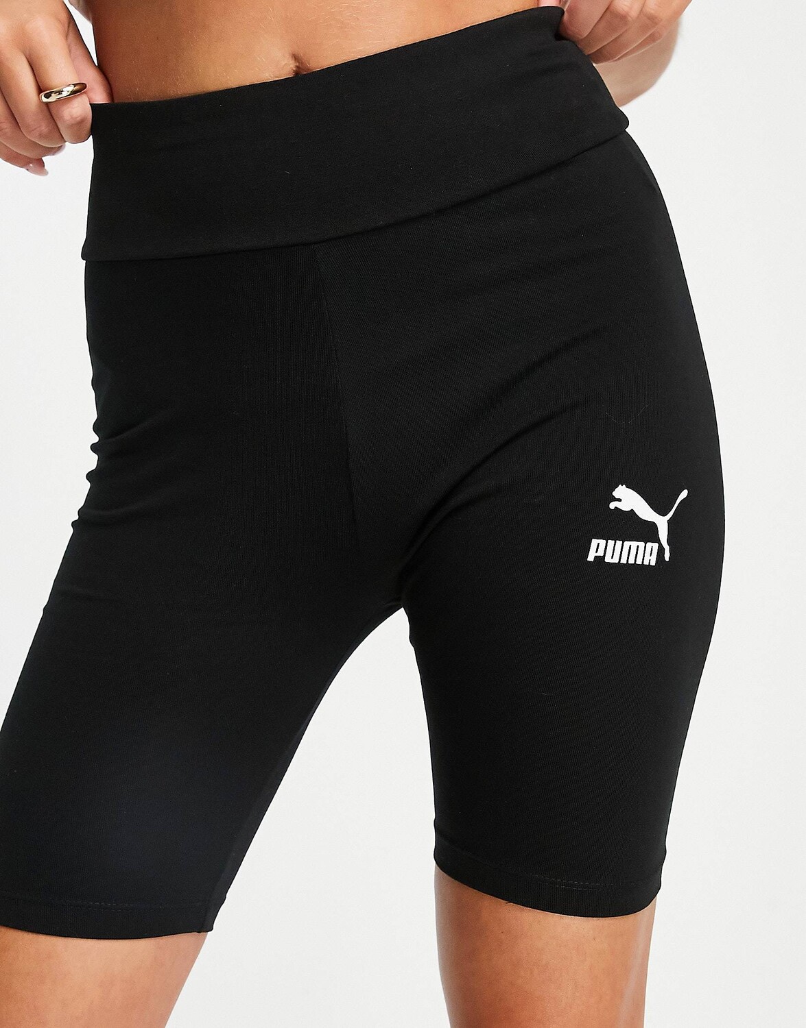 

Черные шорты-леггинсы Puma classics