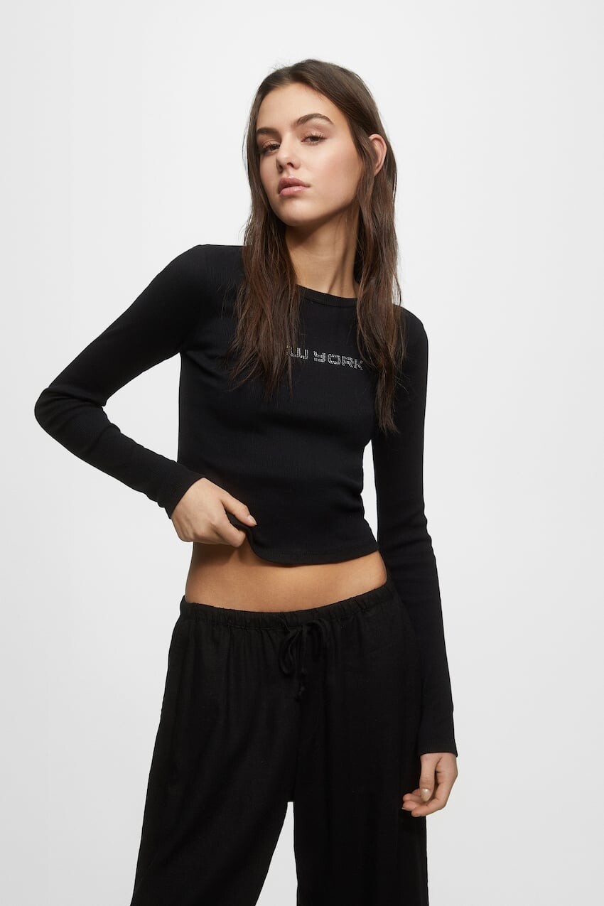 

Черная футболка с надписью со стразами Pull&Bear, черный