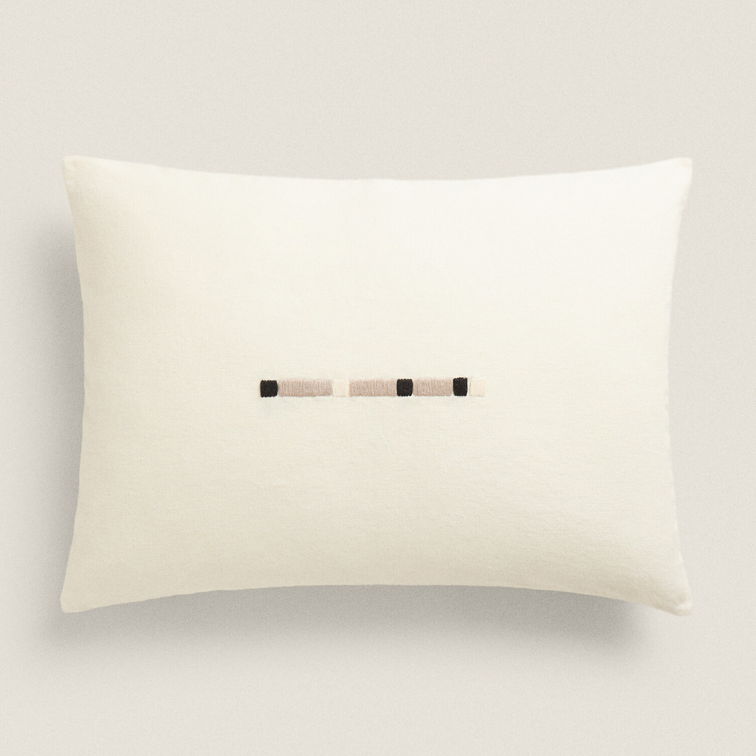 Чехол для подушки Zara Home Embroidered Linen, кремово-белый