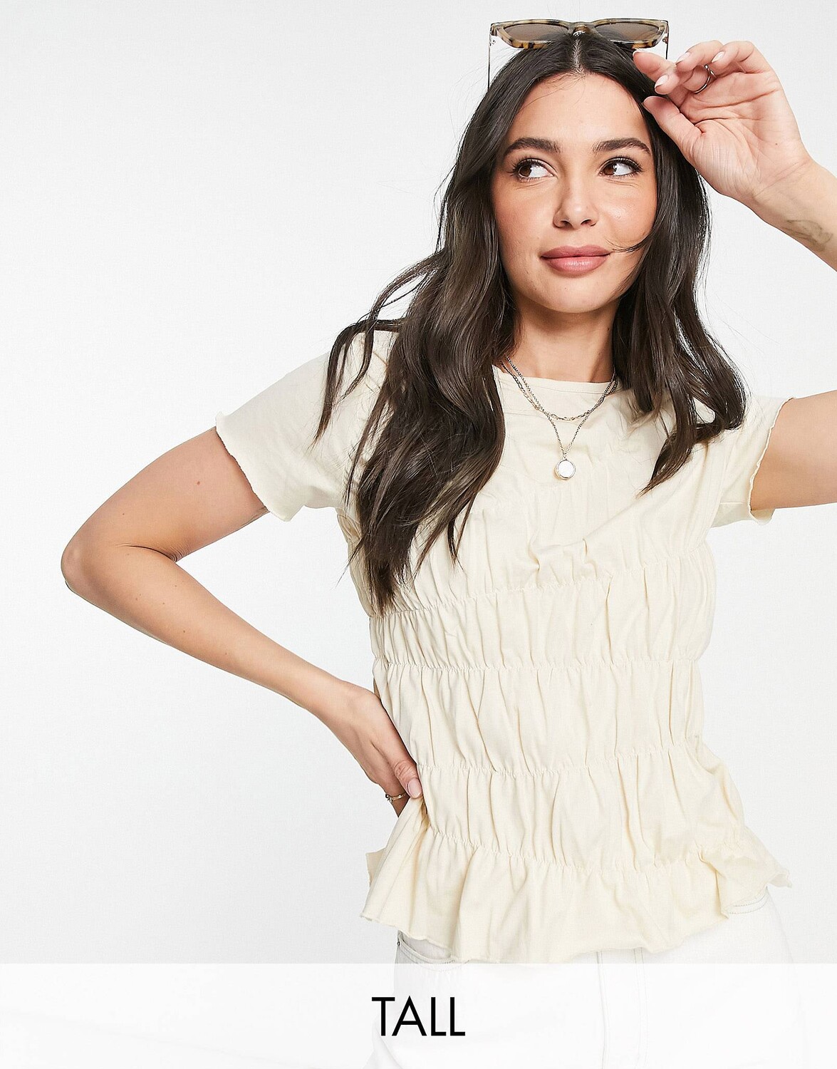 

Нейтральная футболка со сборками Topshop Tall