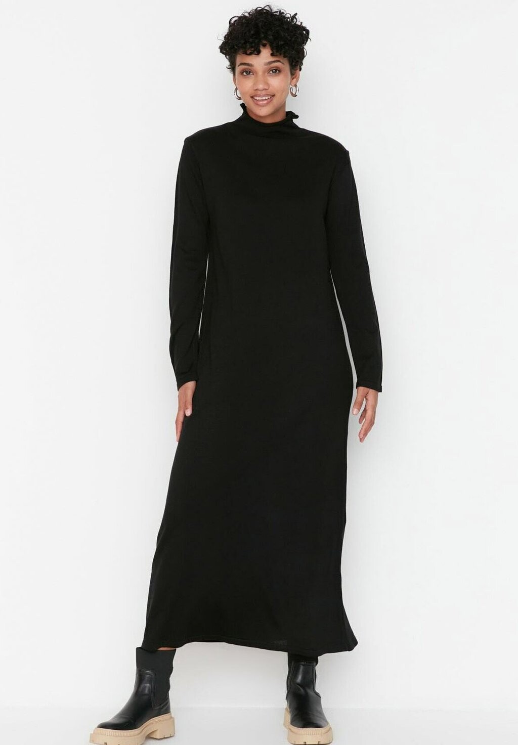 

Вязаное платье Trendyol Modest, черный