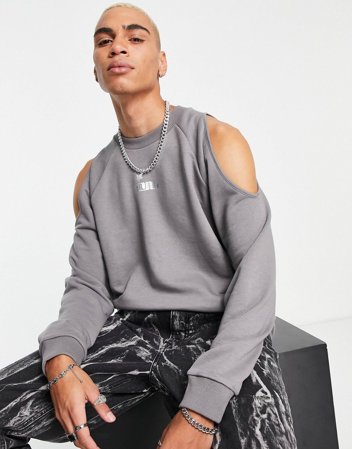 

Серая толстовка с вырезом и логотипом ASOS DESIGN, Серый