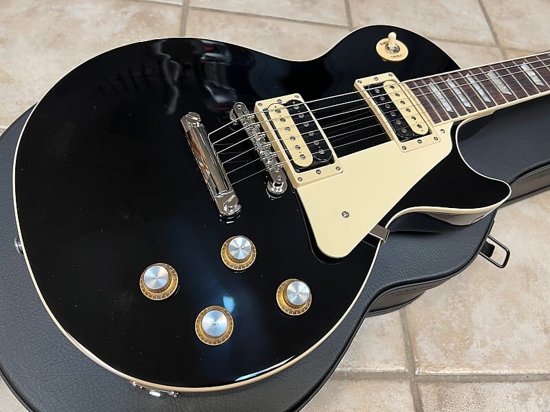 

Классическая электрогитара Gibson Les Paul 2023, черное дерево Les Paul Classic Electric Guitar Ebony