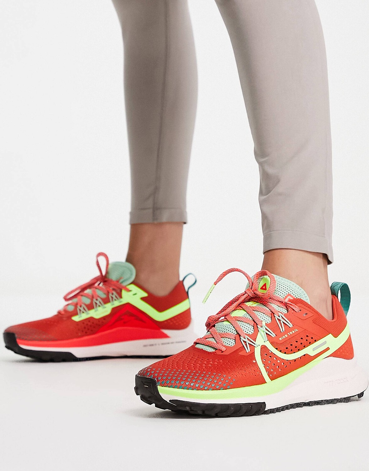 

Темно-оранжевые кроссовки Nike Running React Pegasus Trail 4