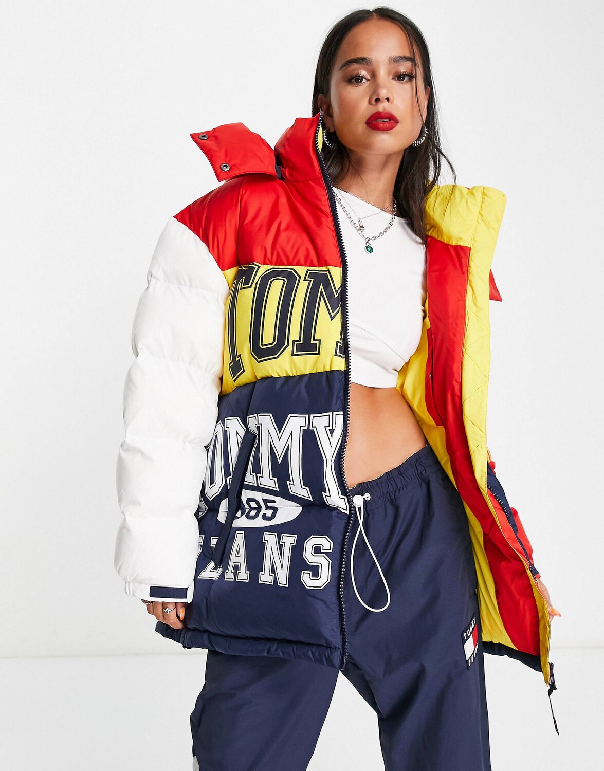 

Разноцветный пуховик Tommy Jeans x ASOS с эксклюзивным логотипом