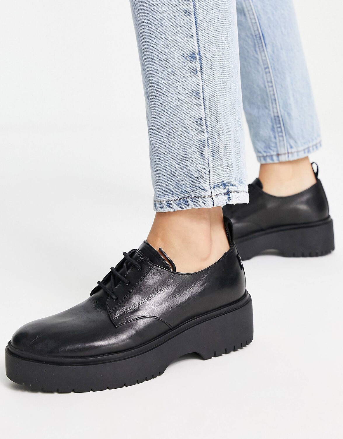 

Черные массивные туфли на шнуровке Levi's Bria