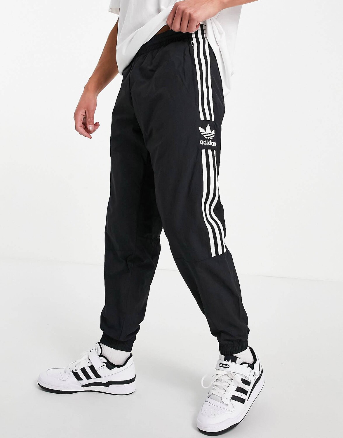 

Черные джоггеры с замком adidas Originals adicolor