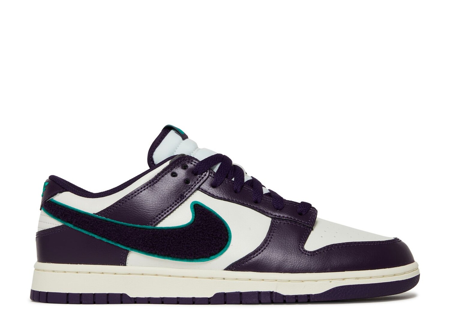

Кроссовки Nike Dunk Low 'Chenille Swoosh - Grand Purple', белый