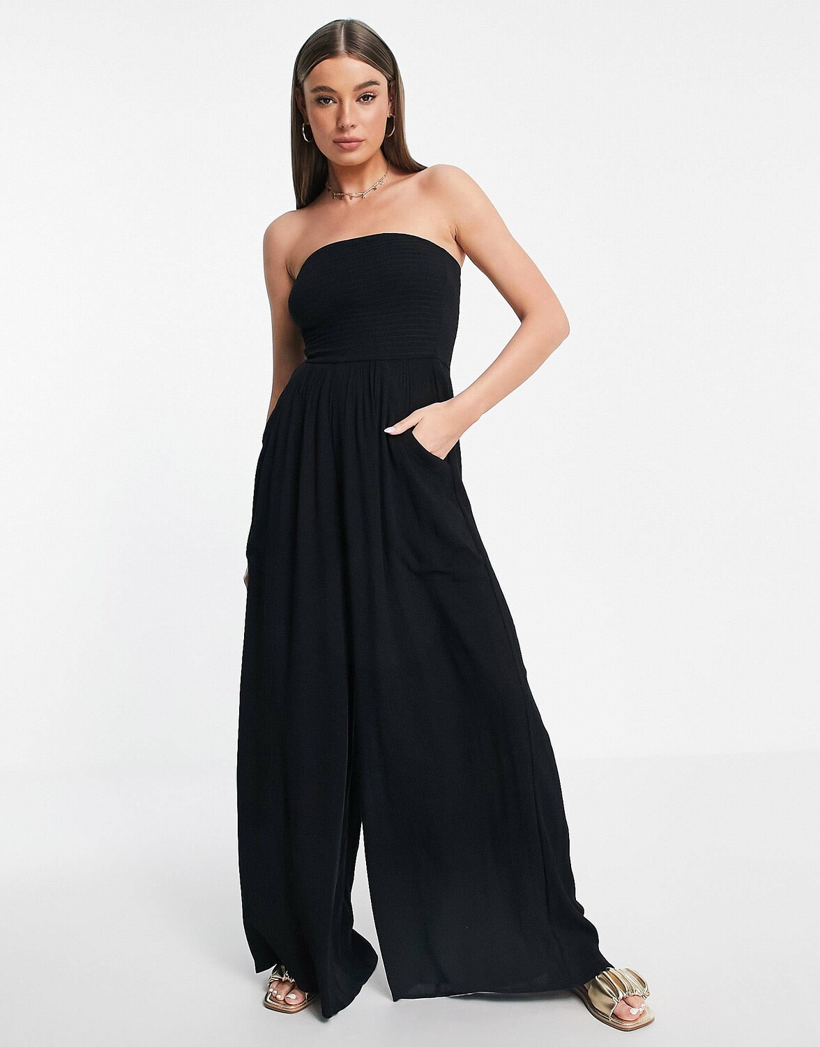 

Черный комбинезон без бретелек из мятого вискозы ASOS DESIGN