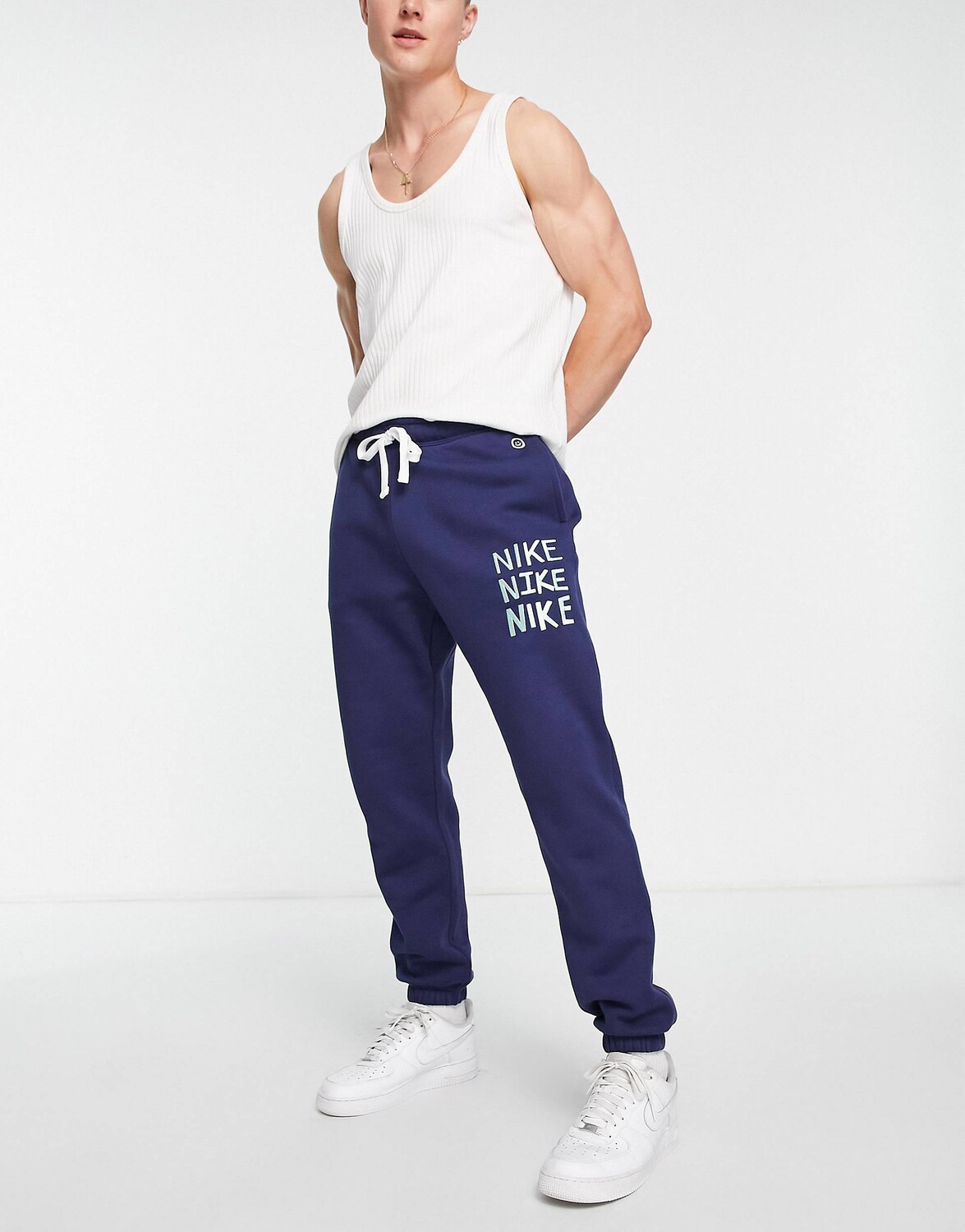 

Темно-синие флисовые джоггеры Nike 'Have a Nike Day'