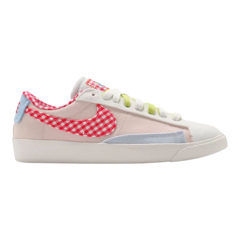 

Кроссовки Nike Blazer Low LX, мультиколор