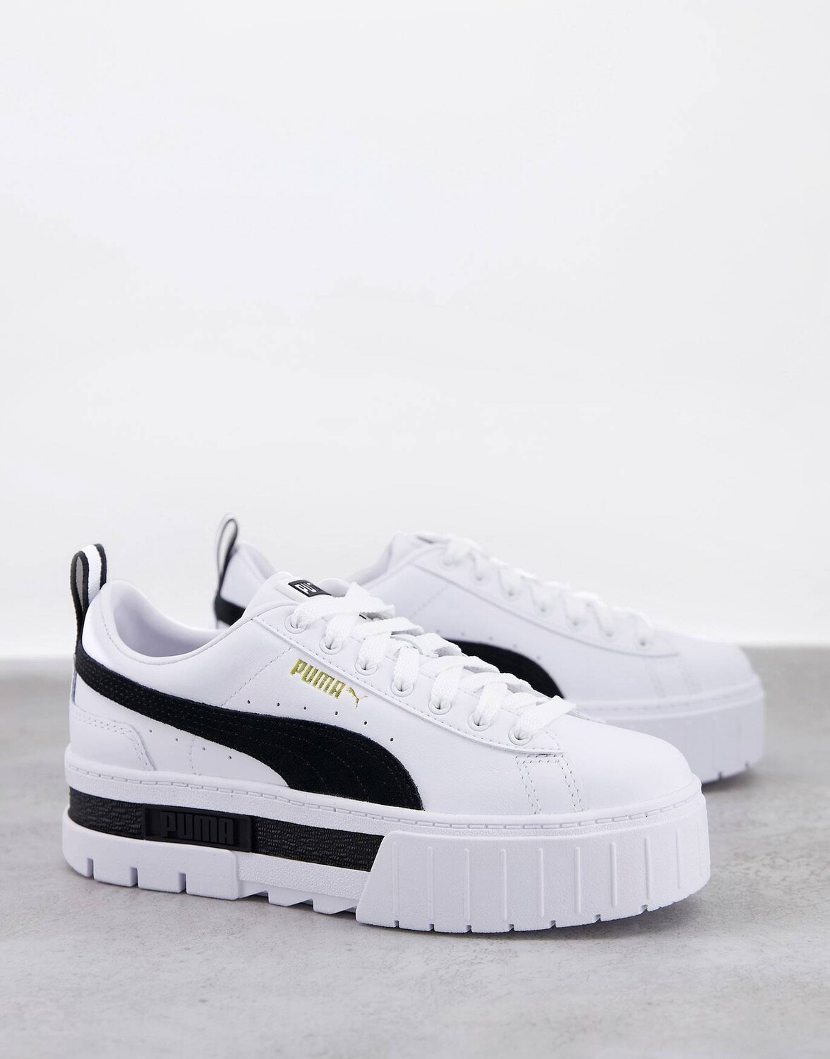 

Бело-черные кроссовки на платформе Puma Mayze