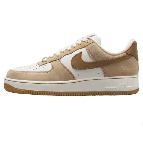 Кроссовки Nike Air Force 1 Low Retro QS, коричневый/белый - фото