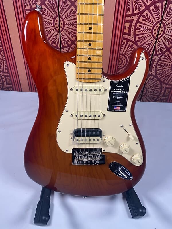 

Fender American Professional ll HSS Stratocaster 2022 - Sienna Sunburst