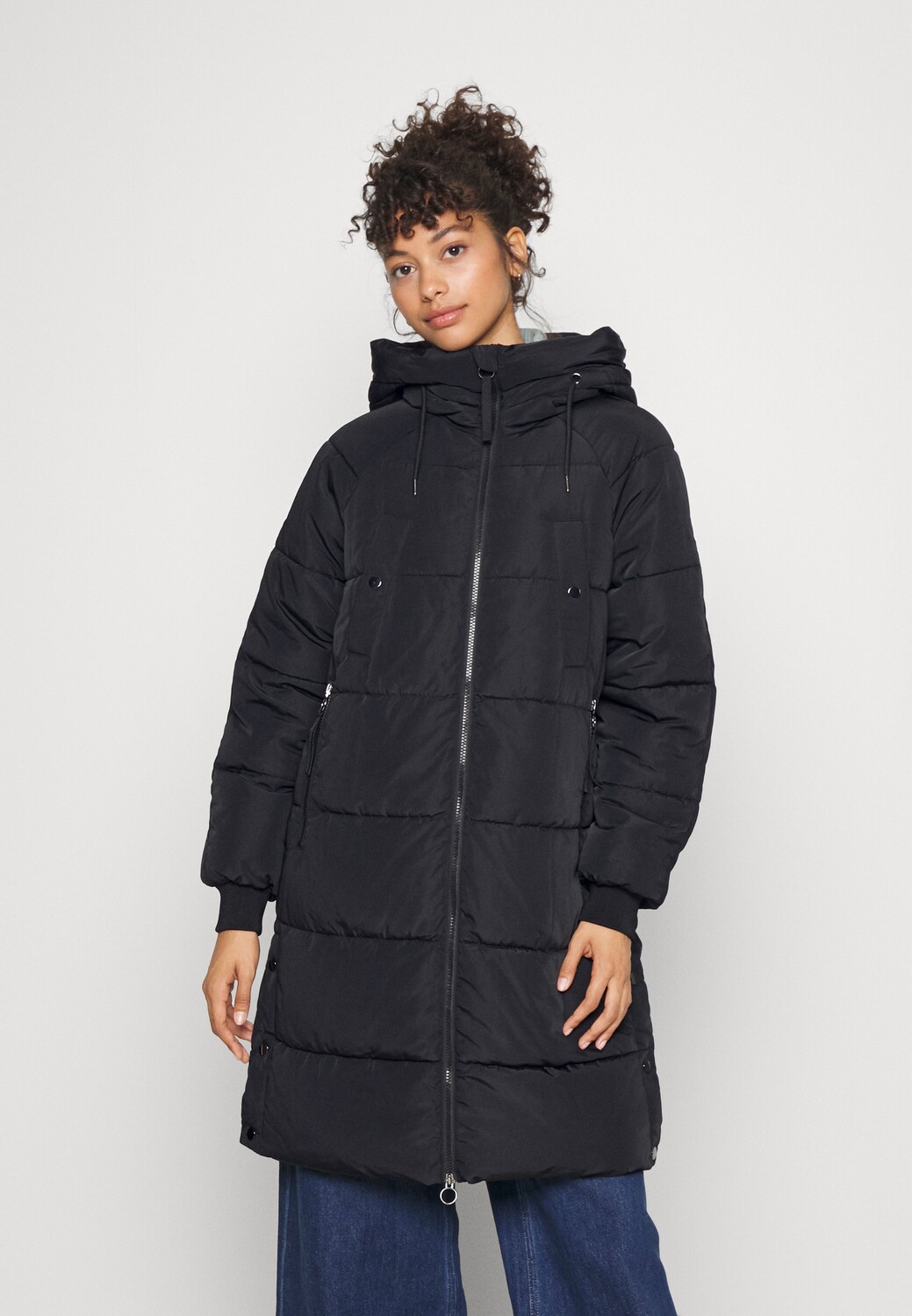 

Пальто зимнее Vero Moda, черный