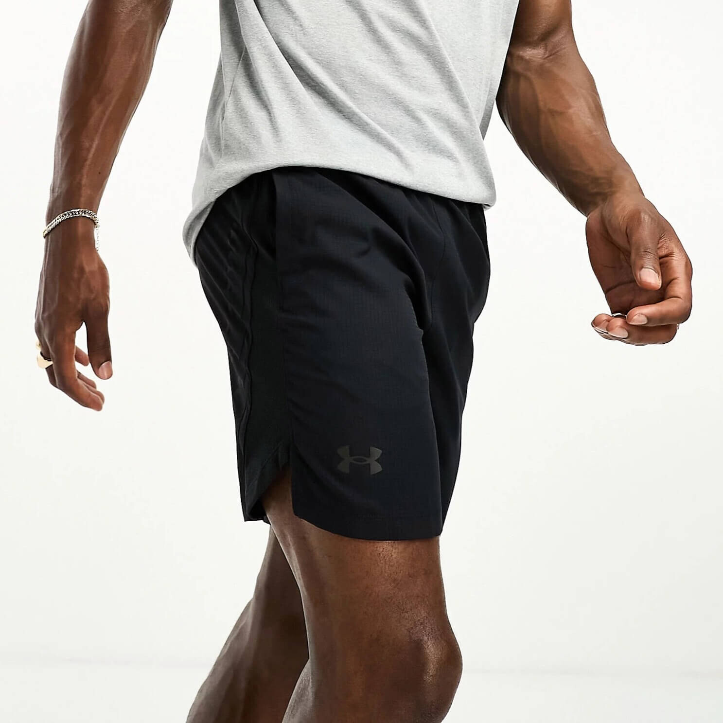 

Шорты Under Armour Launch 7 Inch Graphic, черный