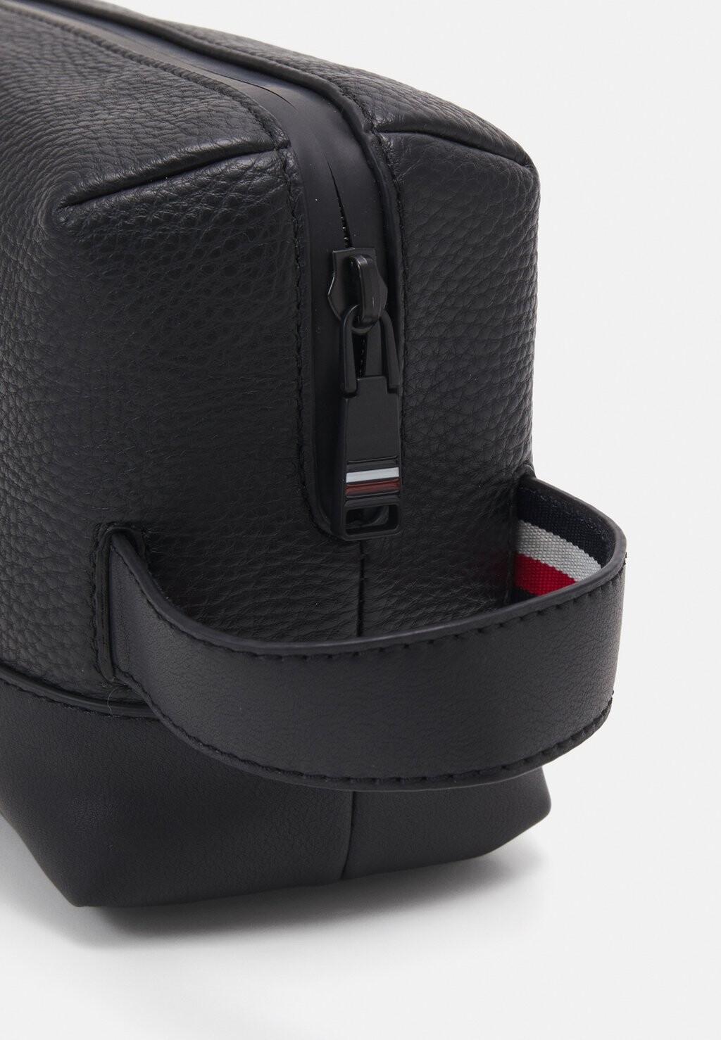 

Косметичка Transit Medium Washbag Unisex Tommy Hilfiger, черная
