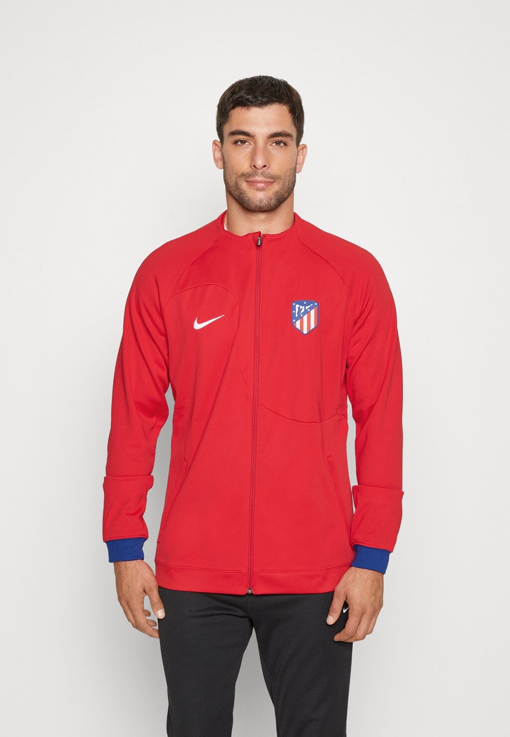 

Спортивная куртка Nike