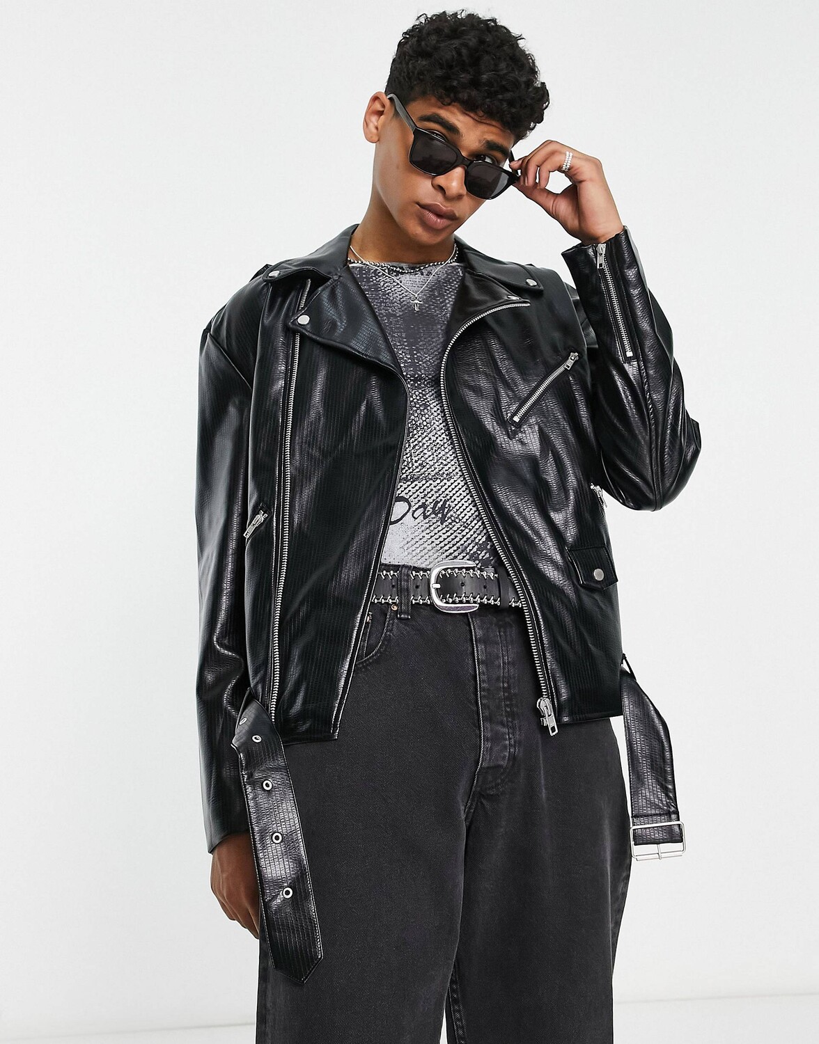 

Черная байкерская куртка с тиснением под крокодила ASOS DESIGN