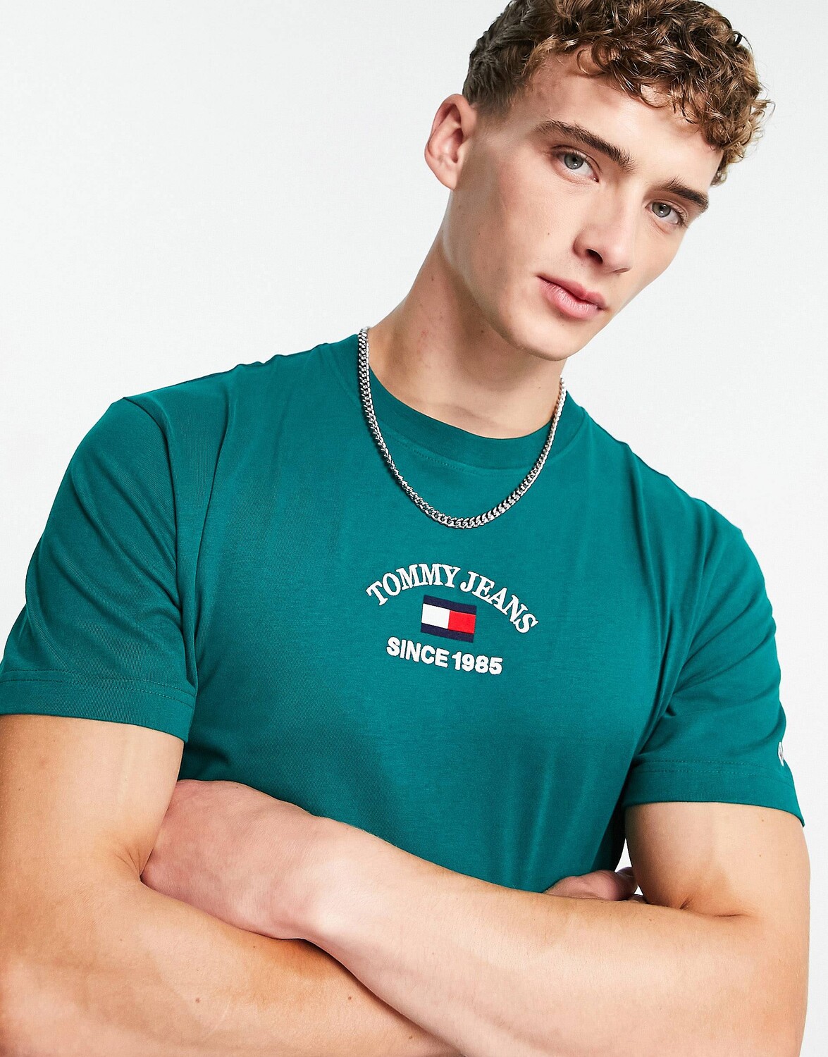 

Темно-бирюзовая футболка классического кроя с логотипом Tommy Jeans