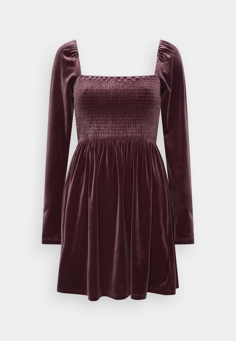 цена Платье Gap Smocked Mini Elegant, темно-бордовый