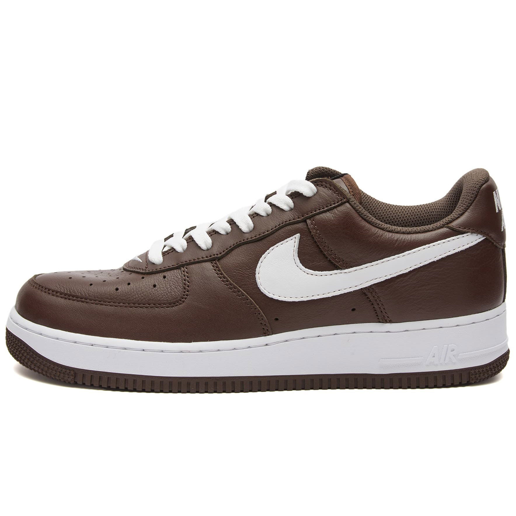 Кроссовки Nike Air Force 1 Low Retro QS, коричневый/белый