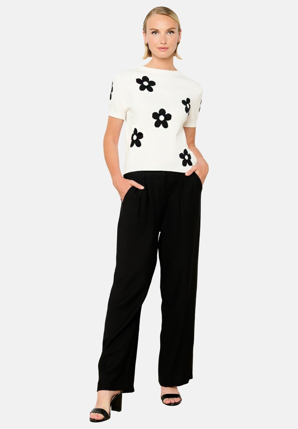 

Футболка с принтом WITH SHORT SLEEVES LolaLiza, белый