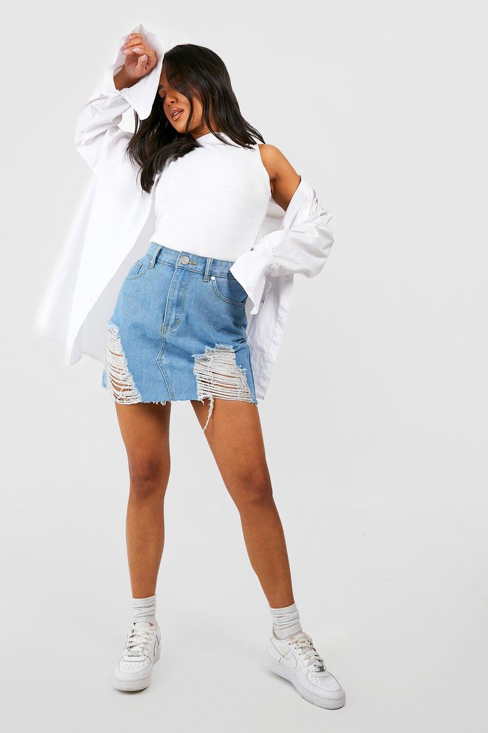 

Минишная джинсовая юбка с расстройствами Boohoo, синий