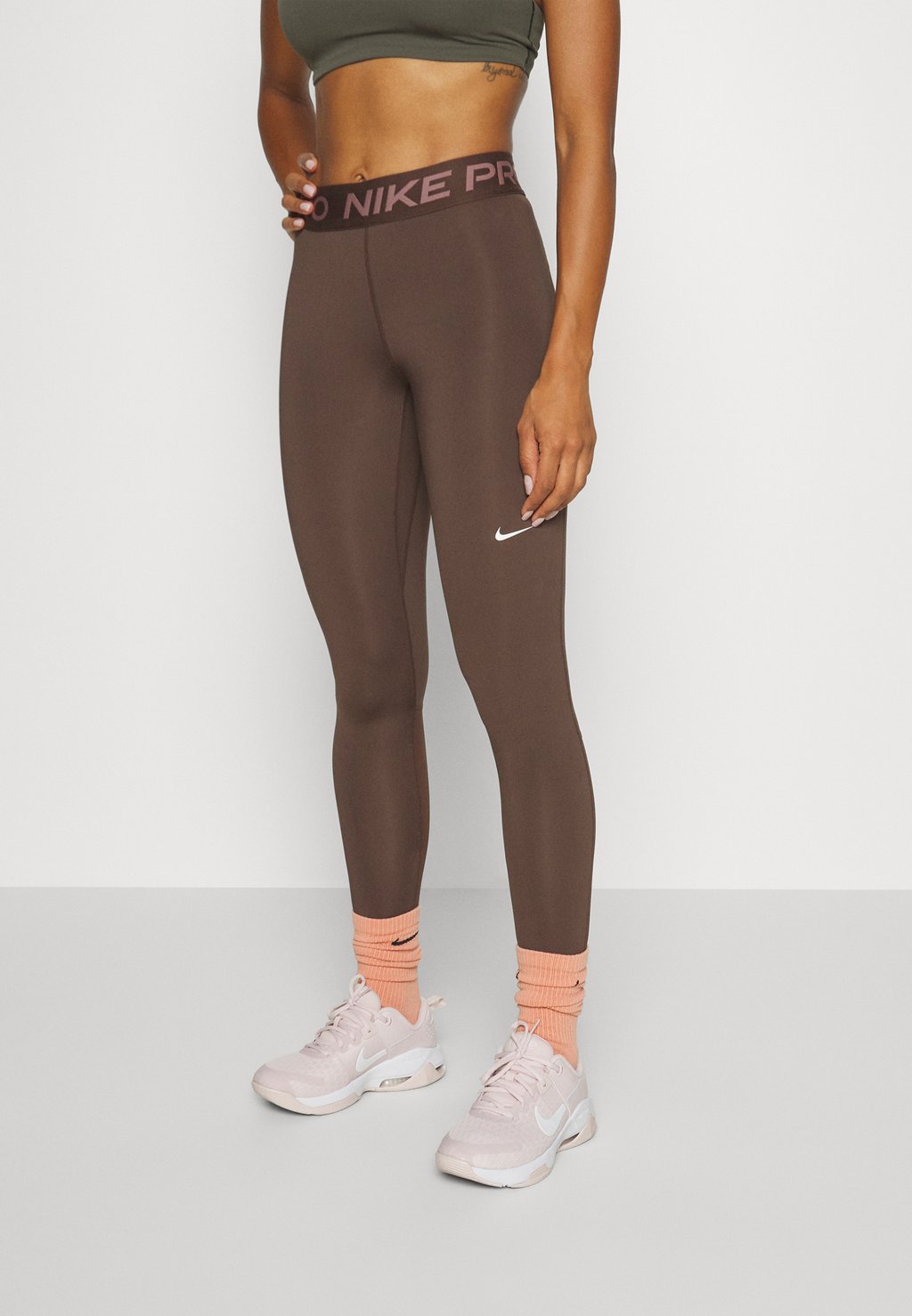 Леггинсы Nike, цвет baroque brown/white