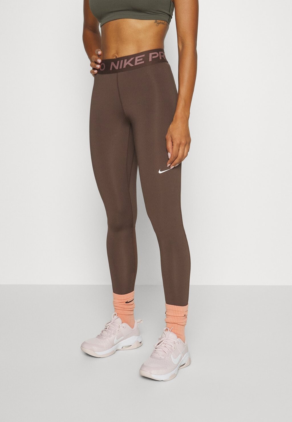 

Леггинсы Nike, цвет baroque brown/white