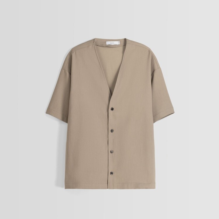 

Рубашка Bershka Short Sleeve Tailored Boxy Fit, серо-коричневый