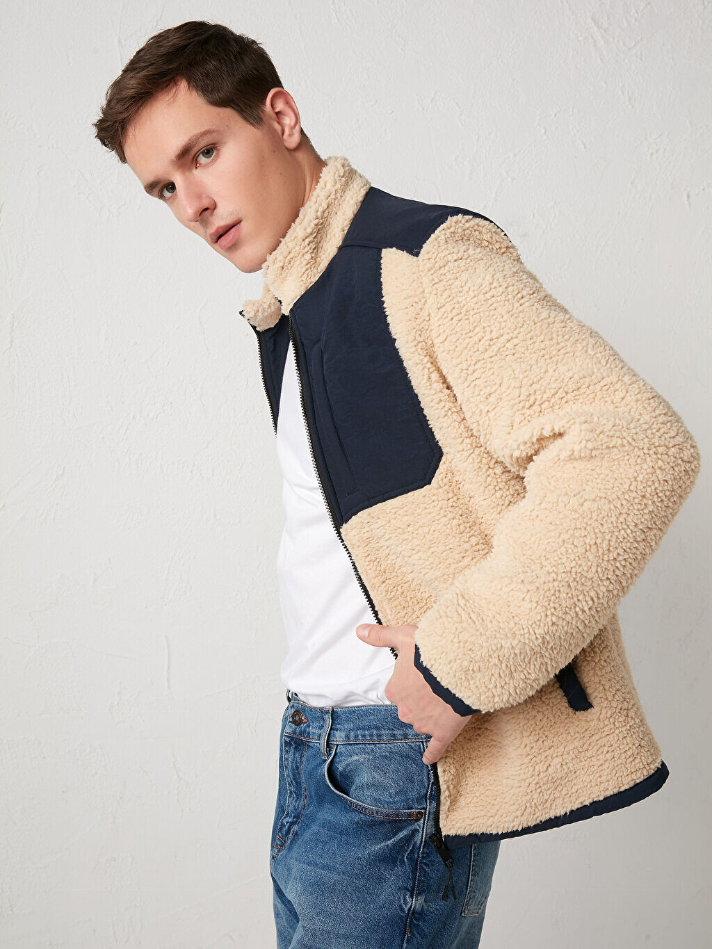 

Плюшевое пальто со стоячим воротником со стандартным узором LCW Casual