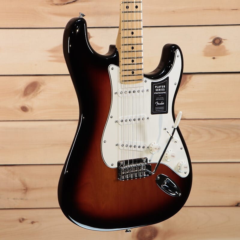 

Fender Player Stratocaster — 3 цвета Sunburst — MX22252381