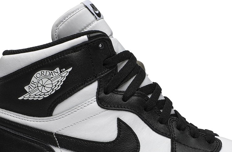 Air jordan 1 retro hotsell high black and white