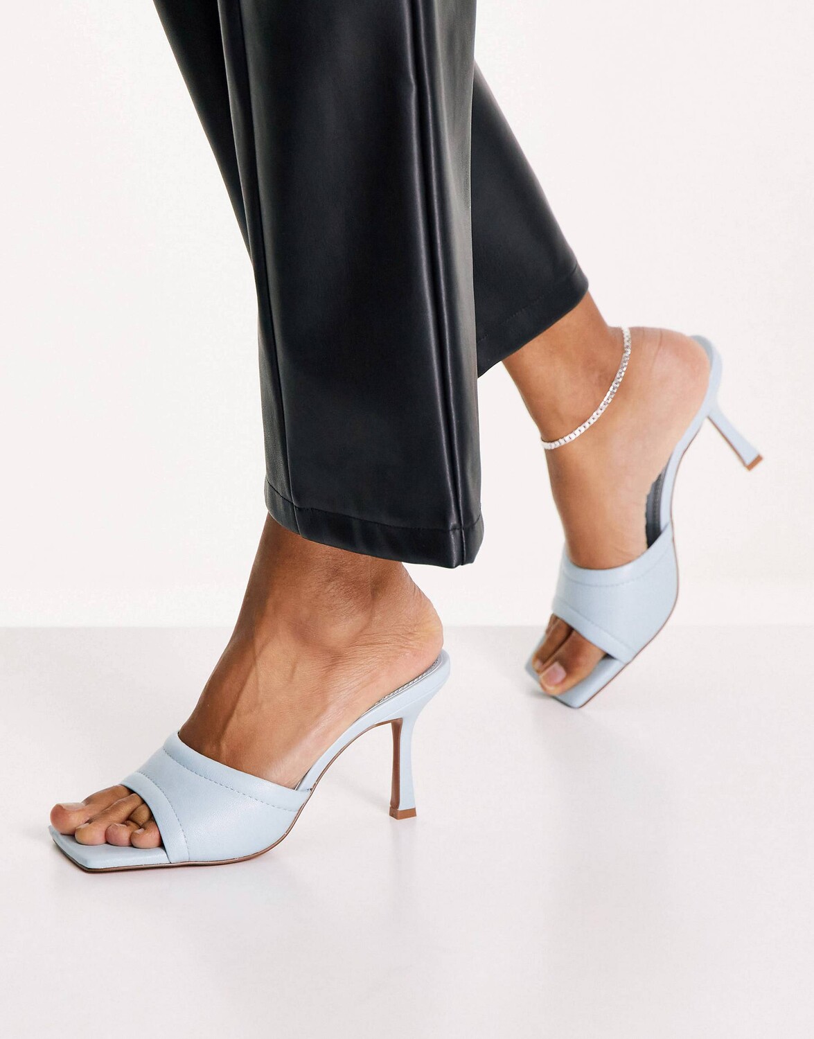 

Синие босоножки без задника на среднем каблуке ASOS DESIGN Harvey