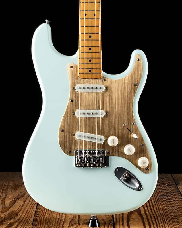 

Гитара Squier Vintage Edition 40th Anniversary Stratocaster, сатиновый голубой