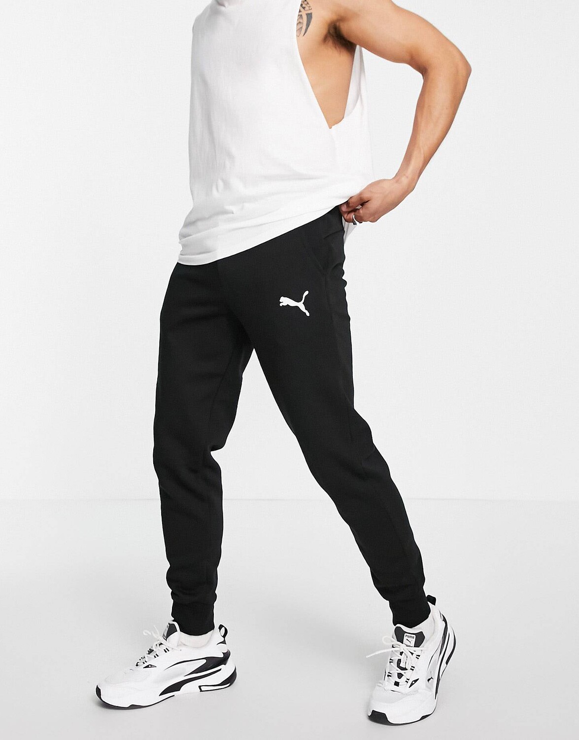 

Черные джоггеры с логотипом Puma Essentials