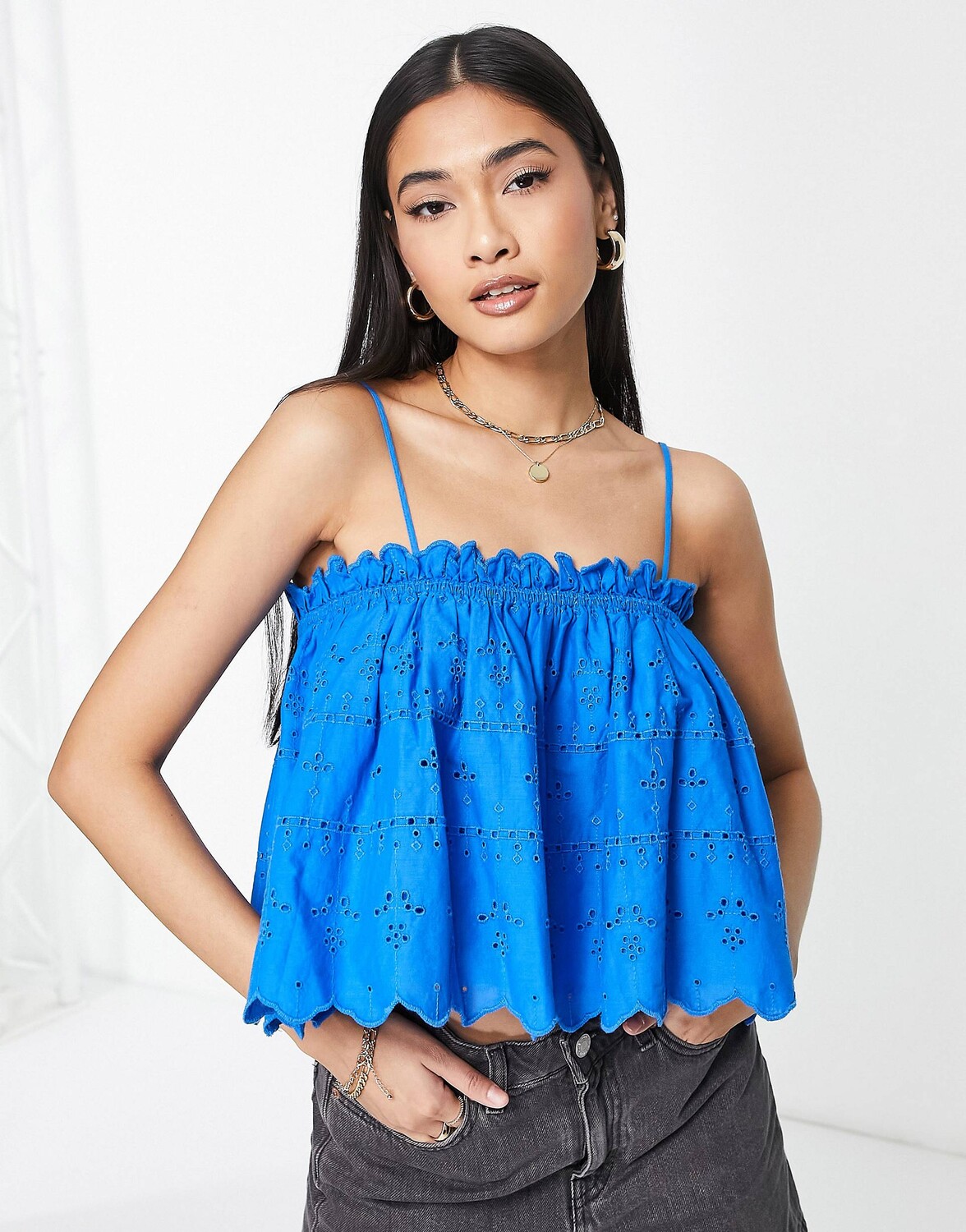 

Кобальтово-синяя майка с вышивкой Topshop