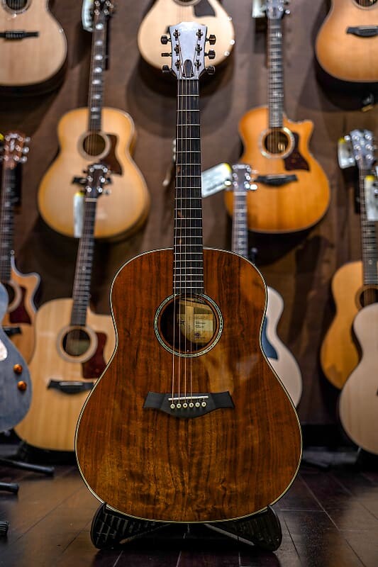 

Taylor Custom GP - Орех