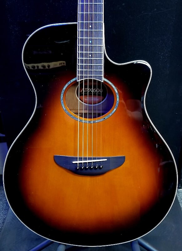 

Yamaha APX600 Thinline с электроникой Old Violin Sunburst APX600 Thinline with Electronics