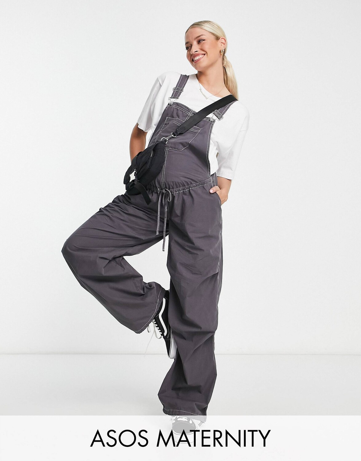 

Темно-серый комбинезон с парашютом ASOS DESIGN Maternity Maternity